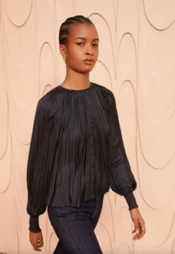 Ulla JohnsonAidy Blouse - Noir 10 Ulla JohnsonAidy Blouse - Noir -CYNTHIA Clothing Shop Aidy Blouse in Noir 20231025224231 2