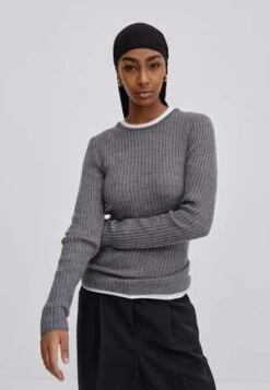 Bridgette HerskindMerino Wool Camb Blouse - Black -CYNTHIA Clothing Shop Camb Blouse Merino Wool Black 20231013215112 2