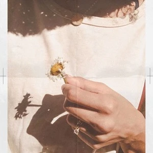 Le Bon ShoppeHer Tee - Classic White 4 Le Bon ShoppeHer Tee - Classic White - Image 2