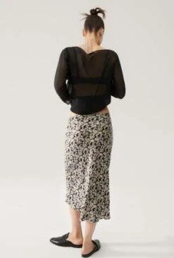Silk LaundryLong Bias Cut Skirt - Pelicans 7 Silk LaundryLong Bias Cut Skirt - Pelicans -CYNTHIA Clothing Shop LONG BIAS CUT SKIRT PELICANS 20230323111233