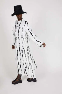Intentionally BlankNaomi Dress - Black/White 8 Intentionally BlankNaomi Dress - Black/White -CYNTHIA Clothing Shop NAOMI DRESS black white 20230515212015 2