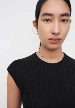 KowtowRib Knit T Shirt - Black 12 KowtowRib Knit T Shirt - Black -CYNTHIA Clothing Shop Rib Knit T Shirt Black 20231101002503 1