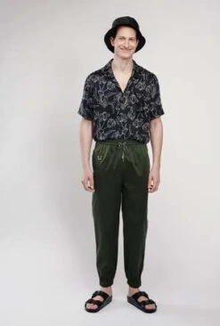 Silk LaundrySilk Track Pants - Cedar 12 Silk LaundrySilk Track Pants - Cedar -CYNTHIA Clothing Shop Silk Laundry Silk Track Pants Cedar 20230601104126 2