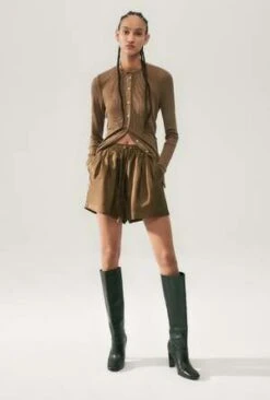 Silk LaundryTwill Slouch Shorts - Dark Earth -CYNTHIA Clothing Shop TWILL SLOUCH SHORTS DARK EARTH 20230614065852 3