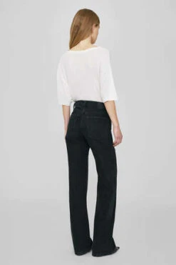 Anine BingVale Cashmere Blend Tee - Off White -CYNTHIA Clothing Shop Vale Tee in Off White Cashmere Blend 20231018212157 2