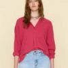 XirenaMakenzie Shirt - Cerise Stripe -CYNTHIA Clothing Shop XIRENA Makenzie Shirt in Cerise Stripe 20231027214639