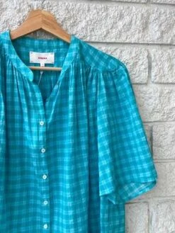 XirenaCarys Shirt - Aqua Blue -CYNTHIA Clothing Shop Xirena Carys Shirt Aqua Blue 20230530234521 1